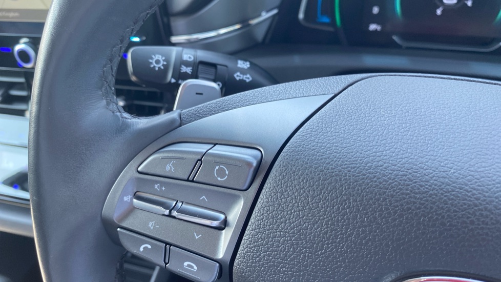 Hyundai IONIQ 1.6 GDi Plug-in Hybrid Premium SE 5dr DCT Hatchback - Image 21