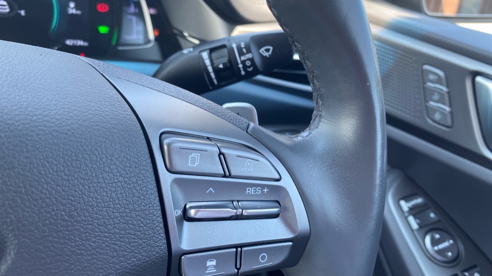 Hyundai IONIQ 1.6 GDi Plug-in Hybrid Premium SE 5dr DCT Hatchback - Image 22