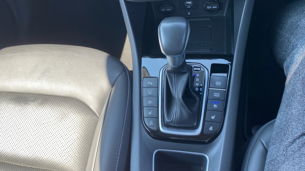 Hyundai IONIQ 1.6 GDi Plug-in Hybrid Premium SE 5dr DCT Hatchback - Image 29