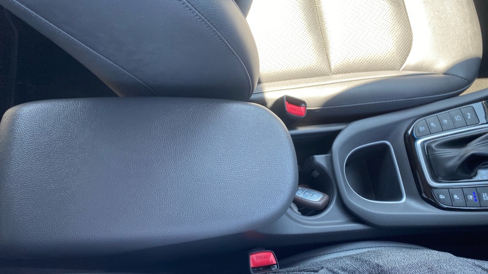 Hyundai IONIQ 1.6 GDi Plug-in Hybrid Premium SE 5dr DCT Hatchback - Image 30