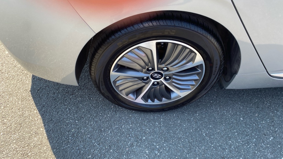 Hyundai IONIQ 1.6 GDi Plug-in Hybrid Premium SE 5dr DCT Hatchback - Image 34
