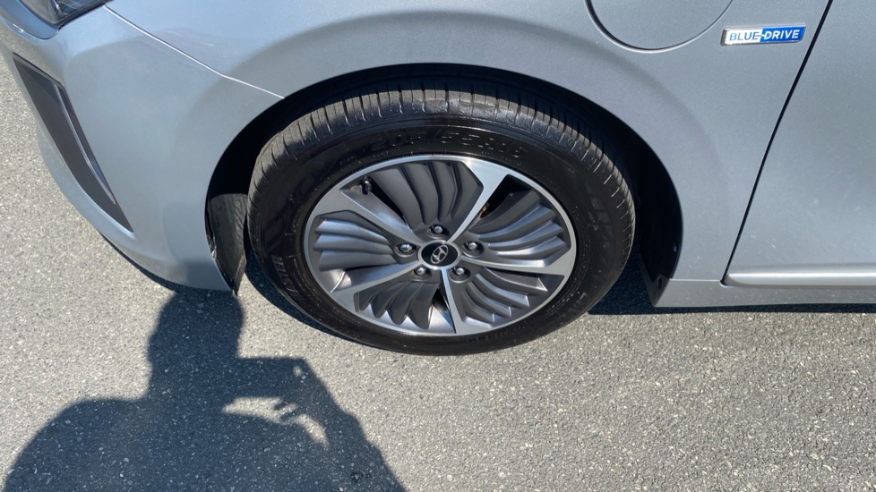 Hyundai IONIQ 1.6 GDi Plug-in Hybrid Premium SE 5dr DCT Hatchback - Image 36