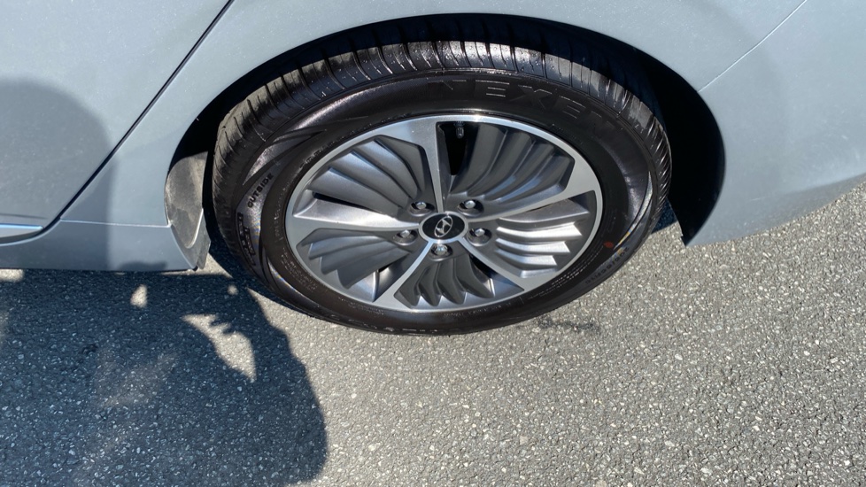 Hyundai IONIQ 1.6 GDi Plug-in Hybrid Premium SE 5dr DCT Hatchback - Image 37