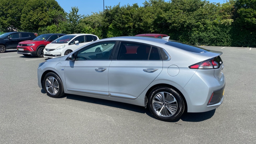 Hyundai IONIQ 1.6 GDi Plug-in Hybrid Premium SE 5dr DCT Hatchback - Image 38