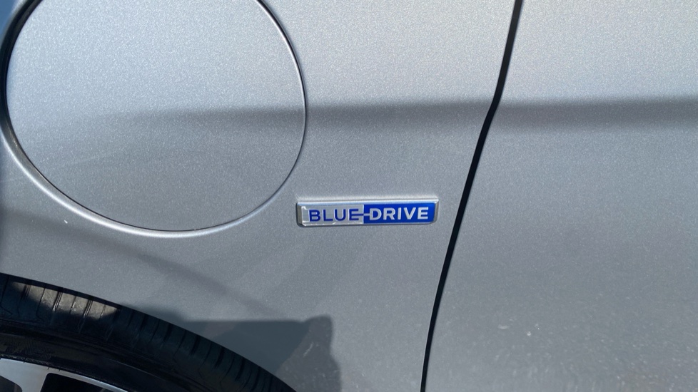 Hyundai IONIQ 1.6 GDi Plug-in Hybrid Premium SE 5dr DCT Hatchback - Image 39