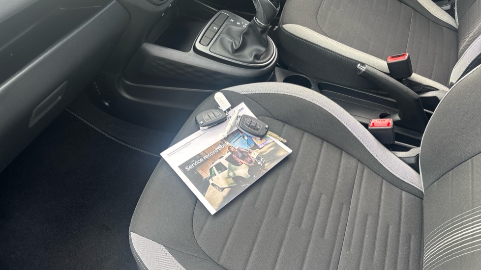 Hyundai i10 1.0 [63] Advance 5dr Auto [Nav] Petrol Hatchback - Image 19