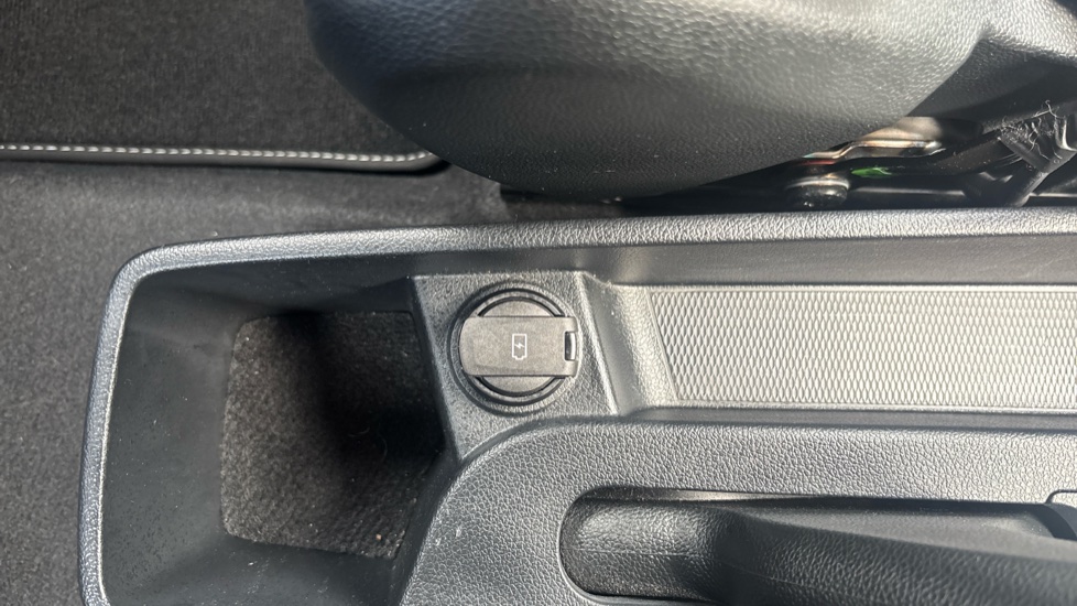 Hyundai i10 1.0 [63] Advance 5dr Auto [Nav] Petrol Hatchback - Image 28