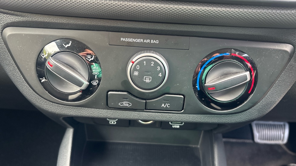 Hyundai i10 1.0 [63] Advance 5dr Auto [Nav] Petrol Hatchback - Image 30