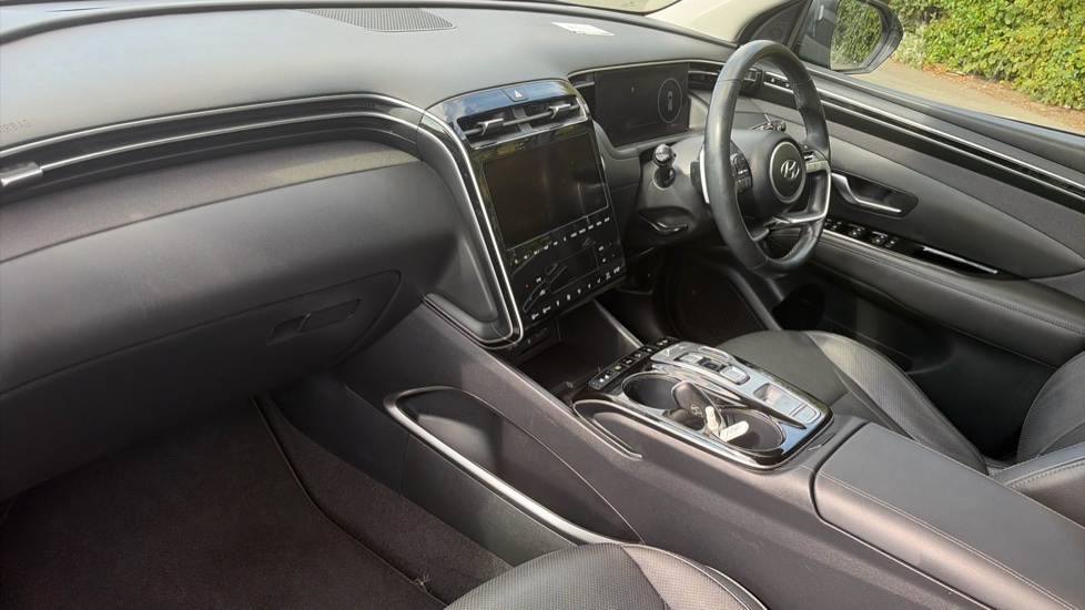 Hyundai TUCSON 1.6 TGDi Plug-in Hybrid Ultimate 5dr 4WD Auto Estate - Image 9