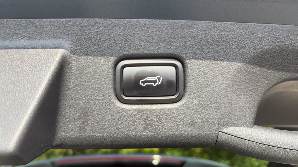 Hyundai TUCSON 1.6 TGDi Plug-in Hybrid Ultimate 5dr 4WD Auto Estate - Image 24