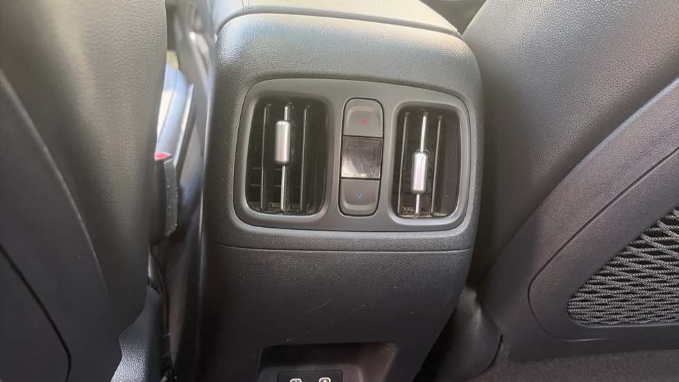 Hyundai TUCSON 1.6 TGDi Plug-in Hybrid Ultimate 5dr 4WD Auto Estate - Image 28