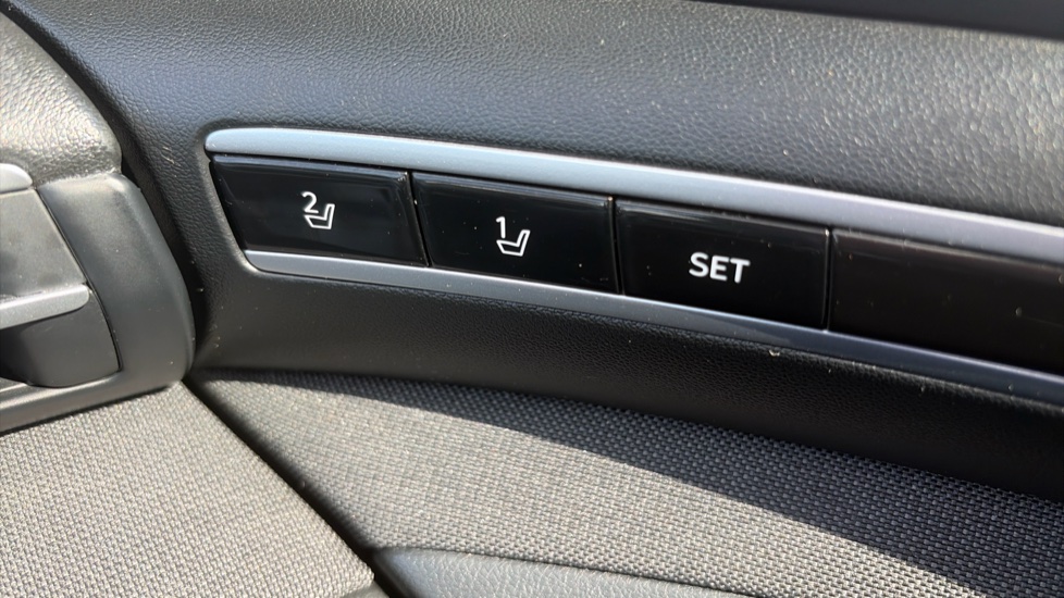 Hyundai TUCSON 1.6 TGDi Plug-in Hybrid Ultimate 5dr 4WD Auto Estate - Image 38