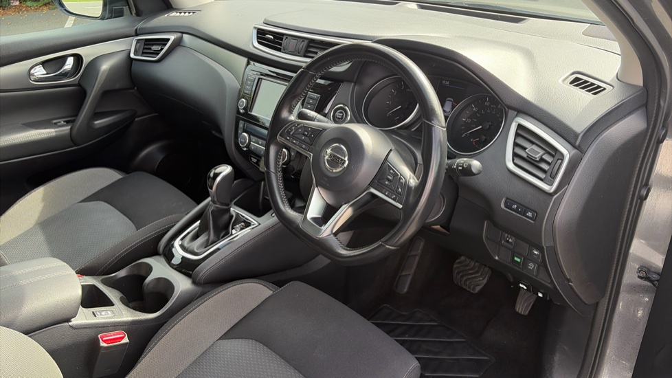 Nissan Qashqai 1.3 DiG-T 160 N-Connecta 5dr DCT Petrol Hatchback - Image 11