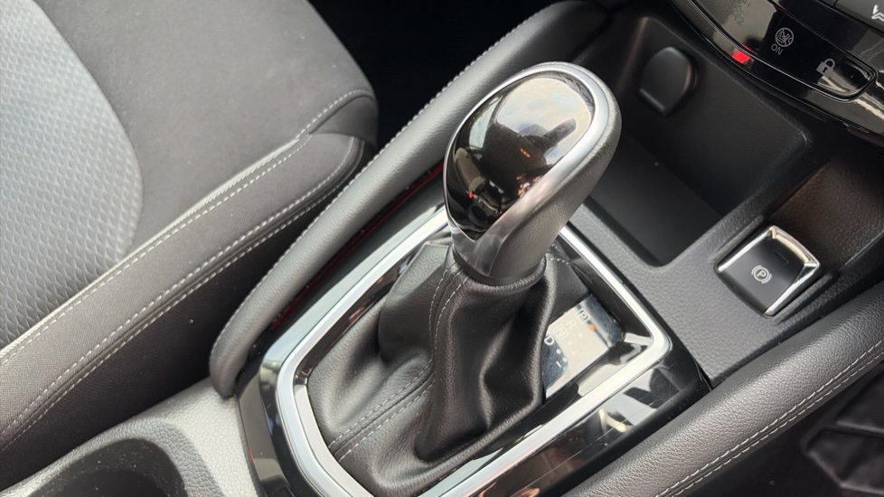 Nissan Qashqai 1.3 DiG-T 160 N-Connecta 5dr DCT Petrol Hatchback - Image 13