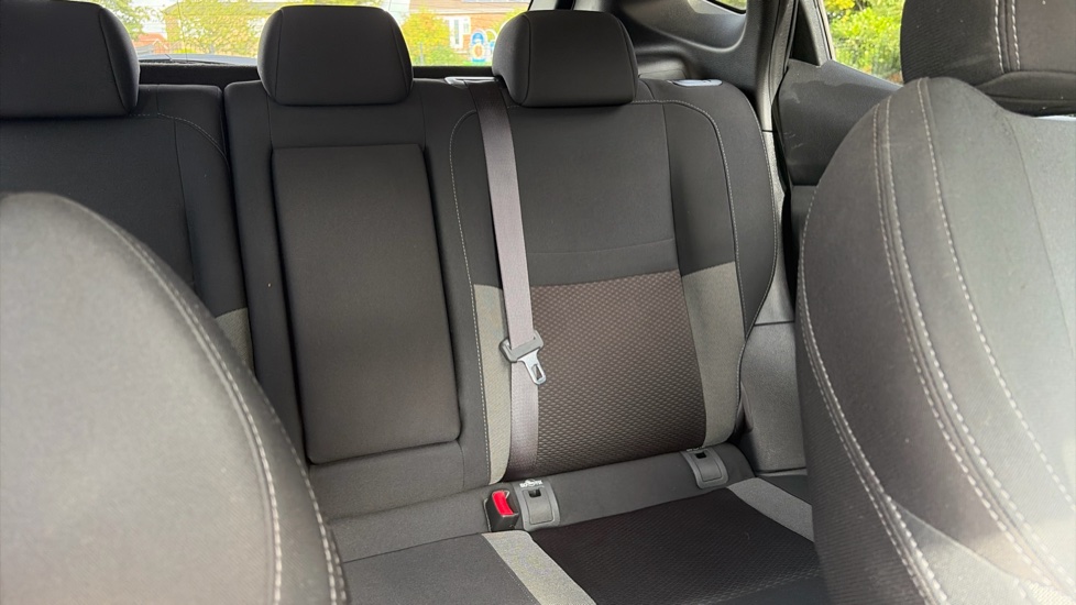 Nissan Qashqai 1.3 DiG-T 160 N-Connecta 5dr DCT Petrol Hatchback - Image 15