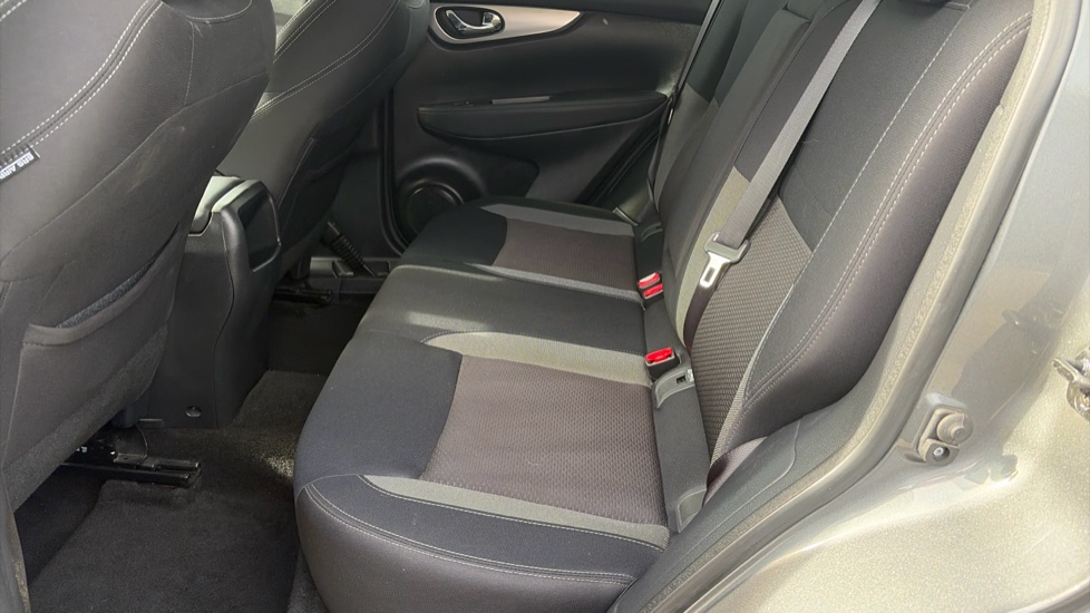 Nissan Qashqai 1.3 DiG-T 160 N-Connecta 5dr DCT Petrol Hatchback - Image 16