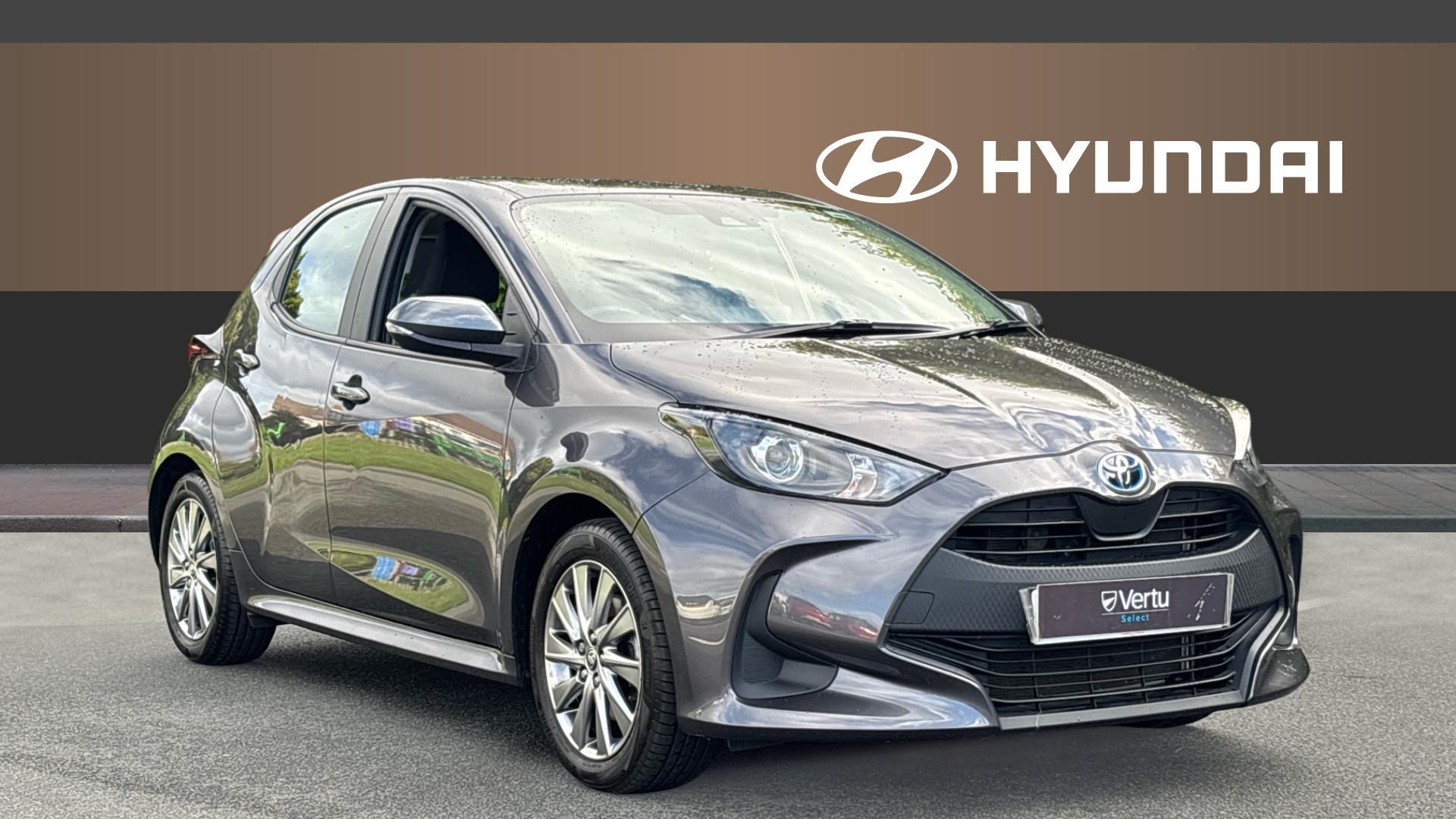 Toyota Yaris listing photo