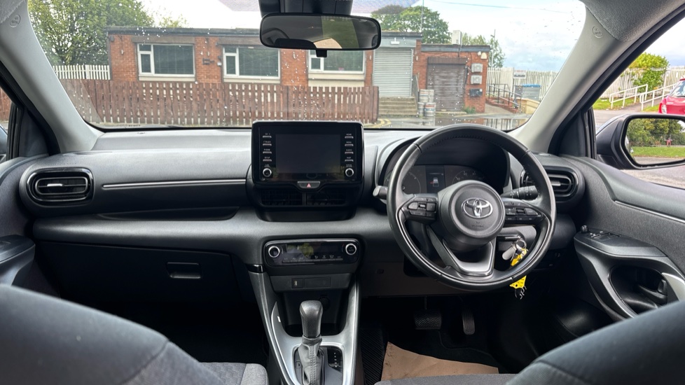 Toyota Yaris 1.5 Hybrid Icon 5dr CVT Hybrid Hatchback - Image 10