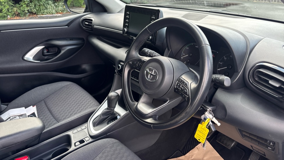 Toyota Yaris 1.5 Hybrid Icon 5dr CVT Hybrid Hatchback - Image 11