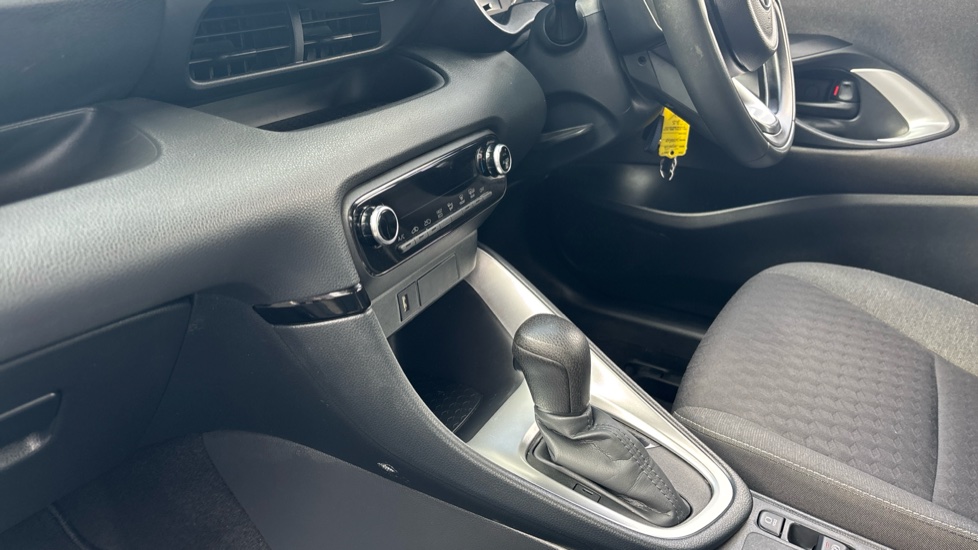 Toyota Yaris 1.5 Hybrid Icon 5dr CVT Hybrid Hatchback - Image 13