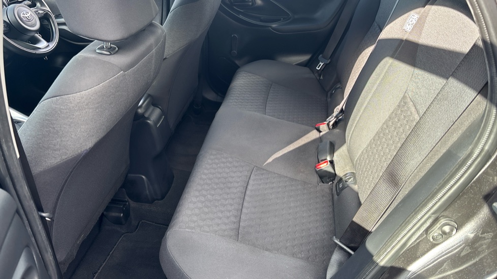 Toyota Yaris 1.5 Hybrid Icon 5dr CVT Hybrid Hatchback - Image 16