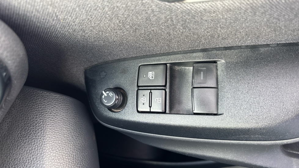 Toyota Yaris 1.5 Hybrid Icon 5dr CVT Hybrid Hatchback - Image 23