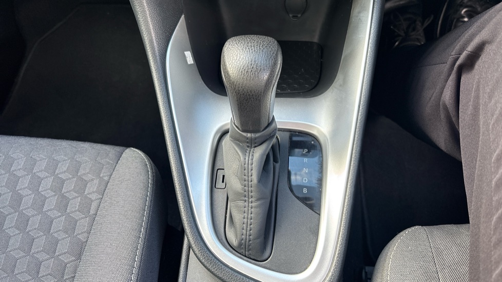 Toyota Yaris 1.5 Hybrid Icon 5dr CVT Hybrid Hatchback - Image 25