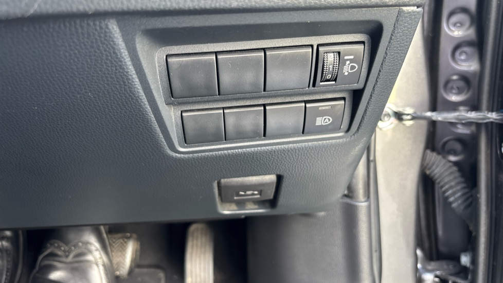 Toyota Yaris 1.5 Hybrid Icon 5dr CVT Hybrid Hatchback - Image 29