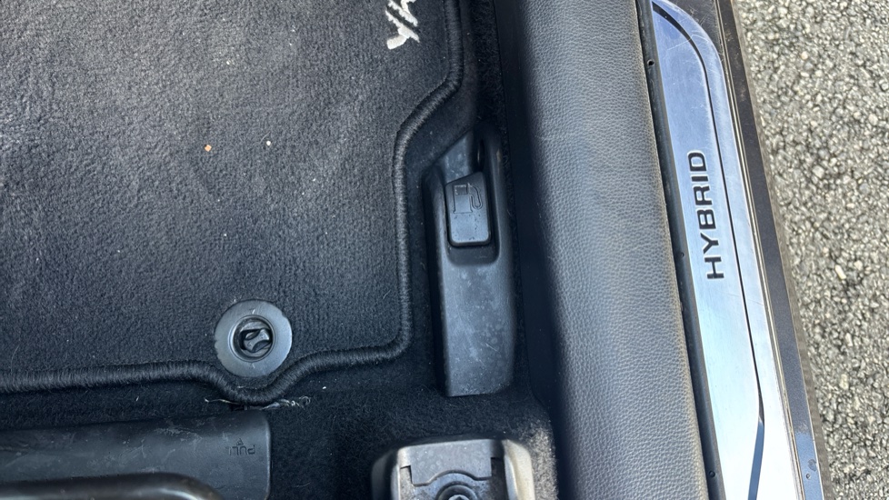 Toyota Yaris 1.5 Hybrid Icon 5dr CVT Hybrid Hatchback - Image 30