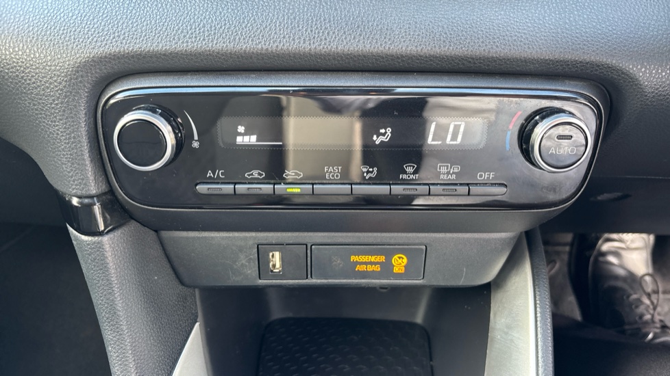 Toyota Yaris 1.5 Hybrid Icon 5dr CVT Hybrid Hatchback - Image 31