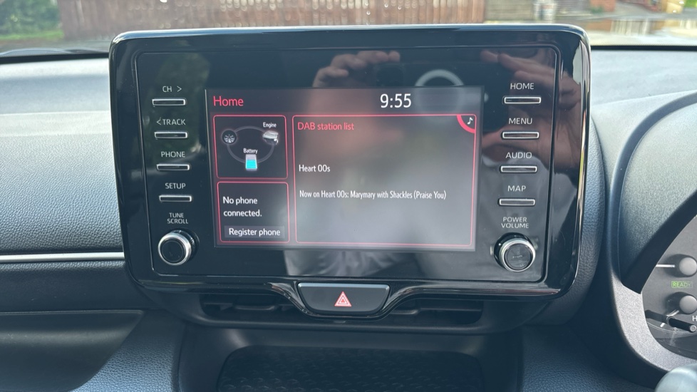 Toyota Yaris 1.5 Hybrid Icon 5dr CVT Hybrid Hatchback - Image 32