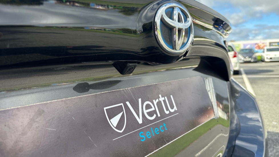 Toyota Yaris 1.5 Hybrid Icon 5dr CVT Hybrid Hatchback - Image 34