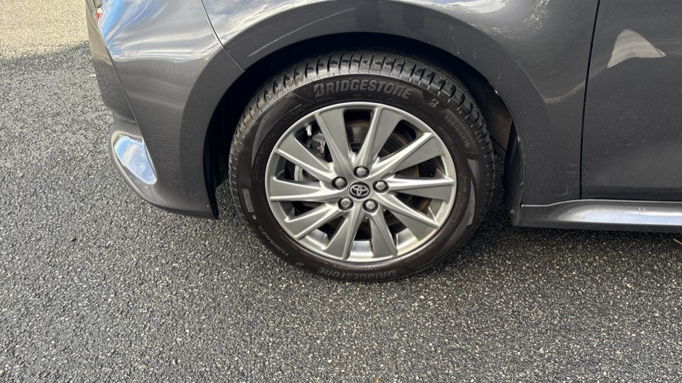 Toyota Yaris 1.5 Hybrid Icon 5dr CVT Hybrid Hatchback - Image 35