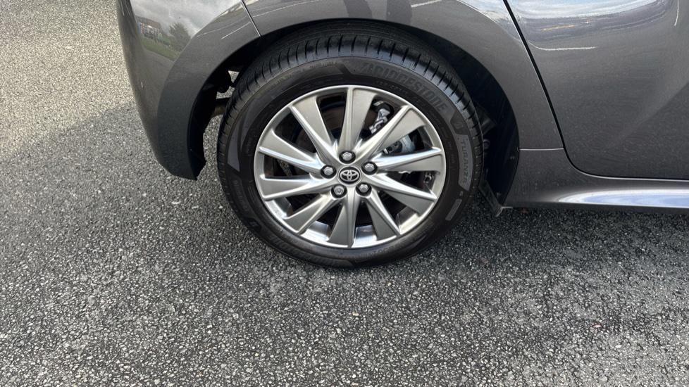 Toyota Yaris 1.5 Hybrid Icon 5dr CVT Hybrid Hatchback - Image 38