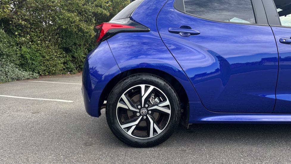 Toyota Yaris 1.5 Hybrid Design 5dr CVT Hybrid Hatchback - Image 7