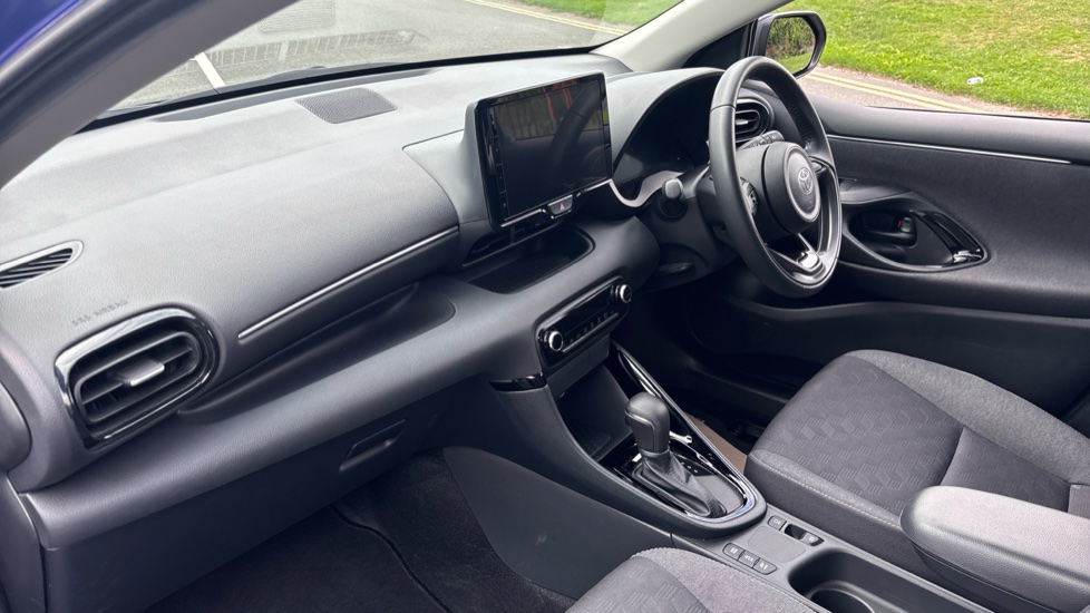 Toyota Yaris 1.5 Hybrid Design 5dr CVT Hybrid Hatchback - Image 9