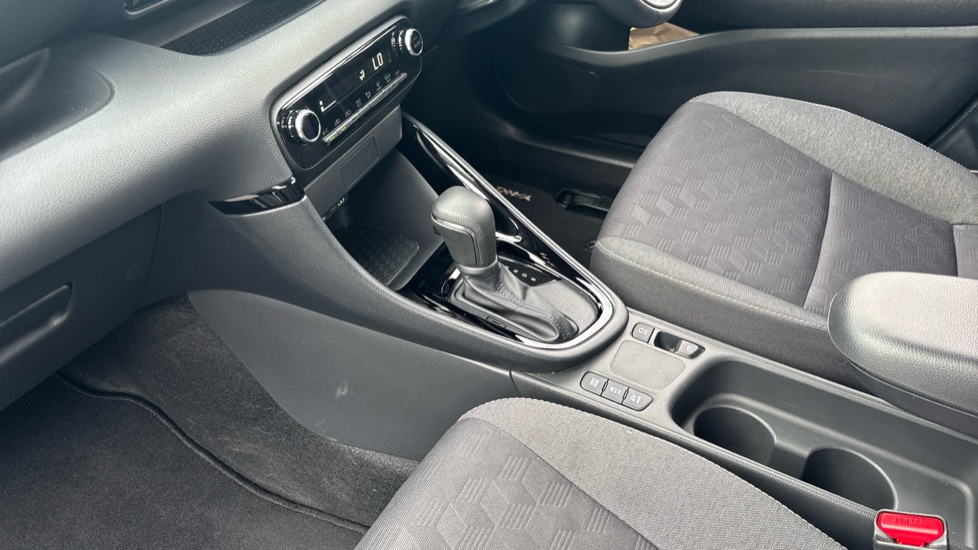 Toyota Yaris 1.5 Hybrid Design 5dr CVT Hybrid Hatchback - Image 13