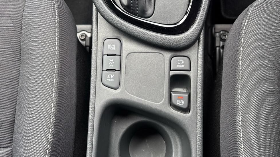 Toyota Yaris 1.5 Hybrid Design 5dr CVT Hybrid Hatchback - Image 28