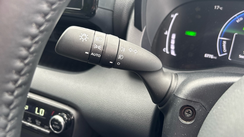 Toyota Yaris 1.5 Hybrid Design 5dr CVT Hybrid Hatchback - Image 32