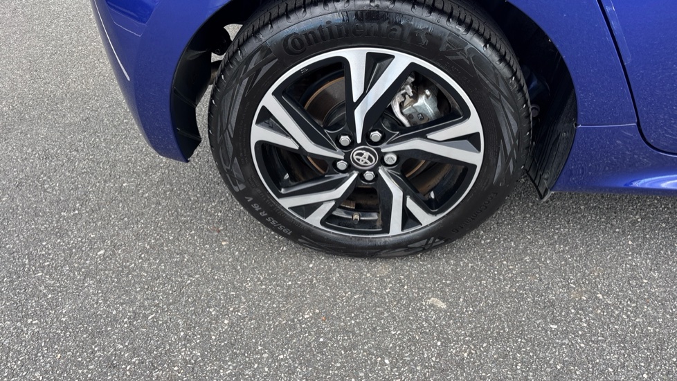 Toyota Yaris 1.5 Hybrid Design 5dr CVT Hybrid Hatchback - Image 37