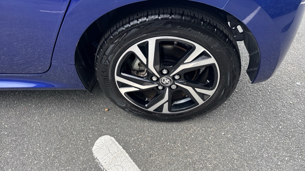Toyota Yaris 1.5 Hybrid Design 5dr CVT Hybrid Hatchback - Image 40