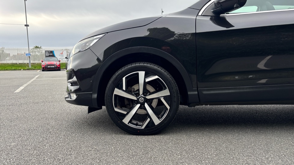 Nissan Qashqai 1.3 DiG-T 160 Tekna 5dr Petrol Hatchback - Image 7