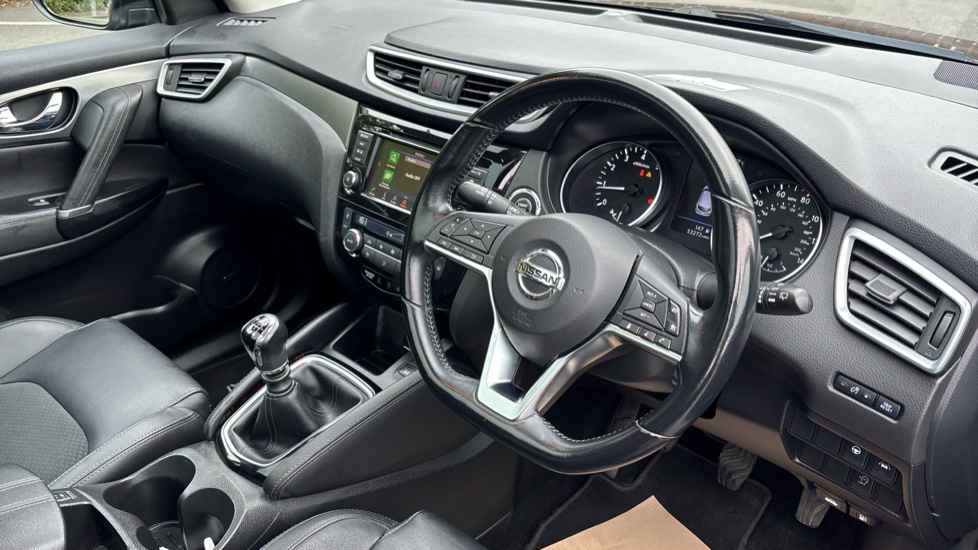 Nissan Qashqai 1.3 DiG-T 160 Tekna 5dr Petrol Hatchback - Image 11