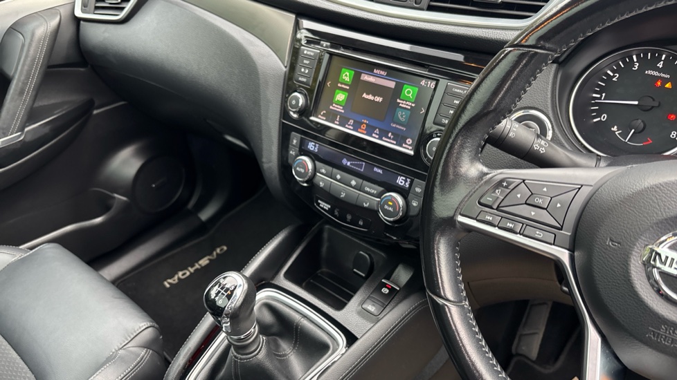 Nissan Qashqai 1.3 DiG-T 160 Tekna 5dr Petrol Hatchback - Image 14