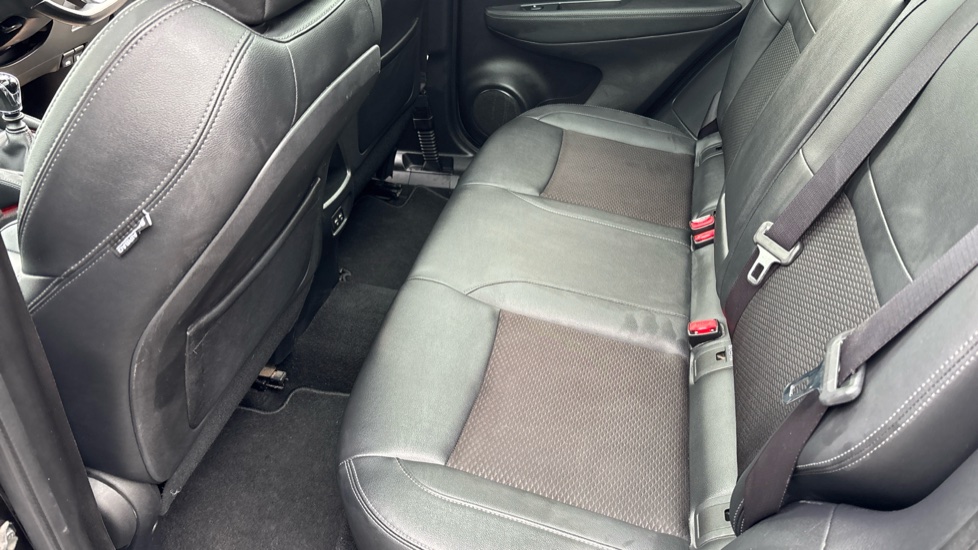 Nissan Qashqai 1.3 DiG-T 160 Tekna 5dr Petrol Hatchback - Image 16