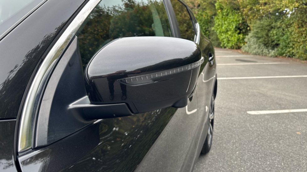 Nissan Qashqai 1.3 DiG-T 160 Tekna 5dr Petrol Hatchback - Image 23