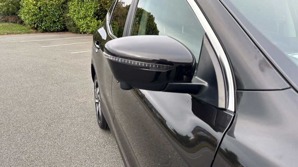 Nissan Qashqai 1.3 DiG-T 160 Tekna 5dr Petrol Hatchback - Image 26