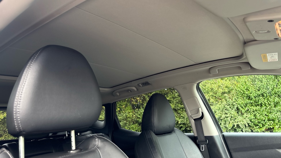 Nissan Qashqai 1.3 DiG-T 160 Tekna 5dr Petrol Hatchback - Image 32