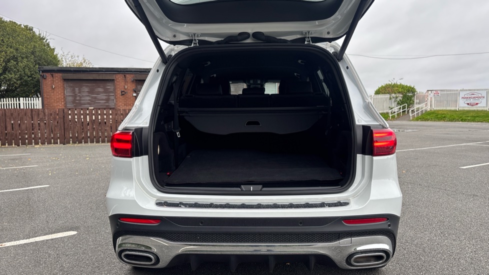 Mercedes-Benz GLB 220d 4Matic AMG Line Premium 5dr 8G-Tronic Diesel Estate - Image 4
