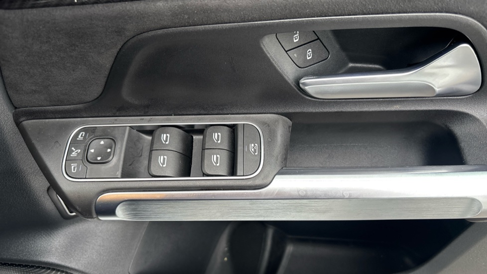 Mercedes-Benz GLB 220d 4Matic AMG Line Premium 5dr 8G-Tronic Diesel Estate - Image 34